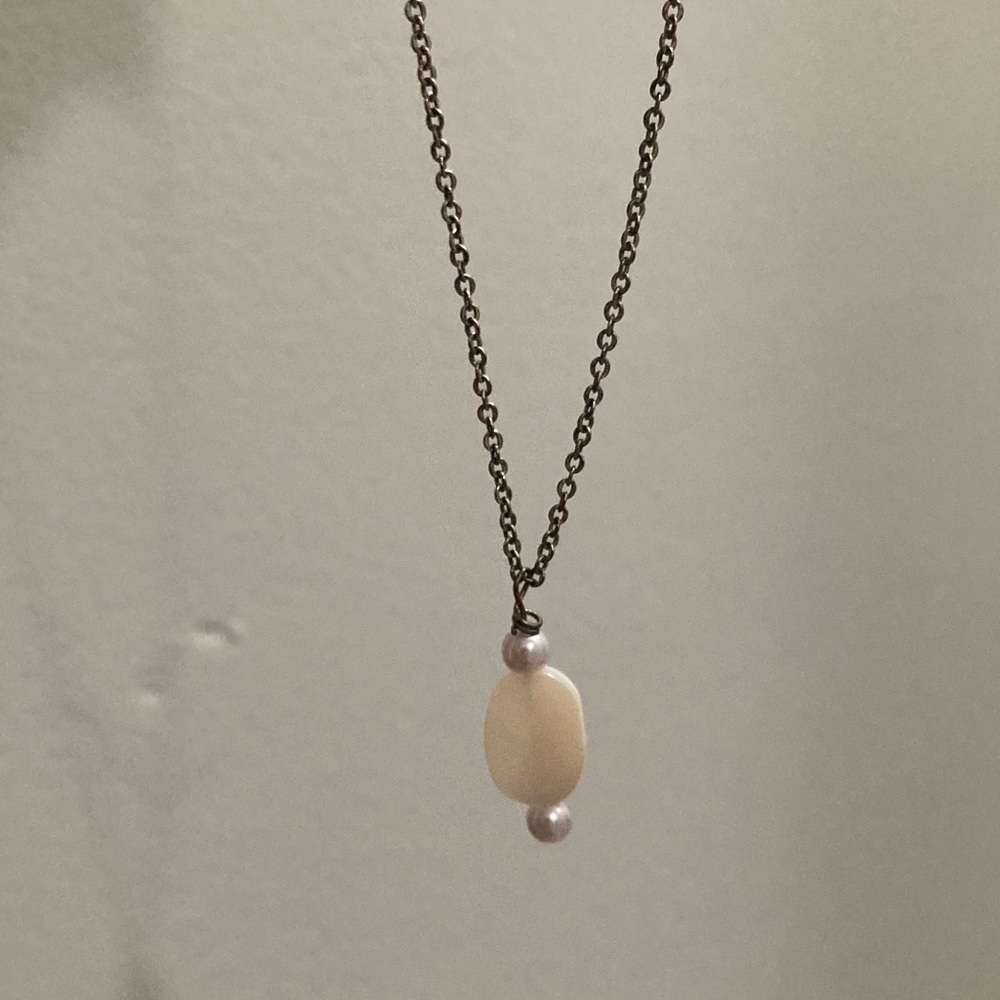 4/$10 - Pearlescent Delicate Pennant Necklace